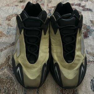 Yeezy boost 500 sneakers size 8.5